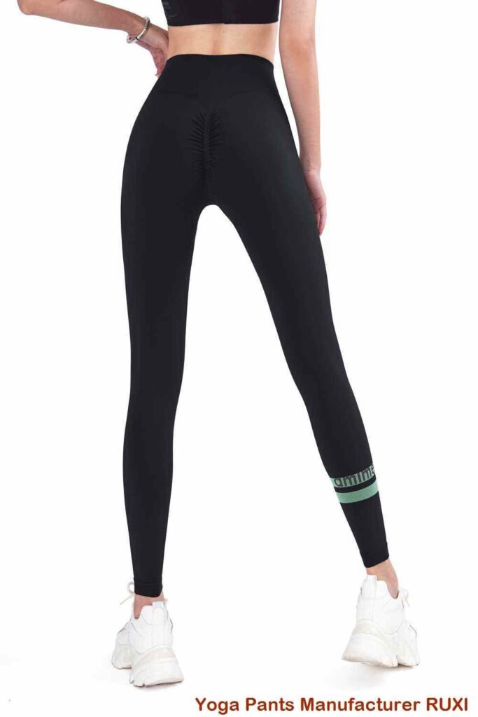 شورت رياضي باللون الوردي النيون