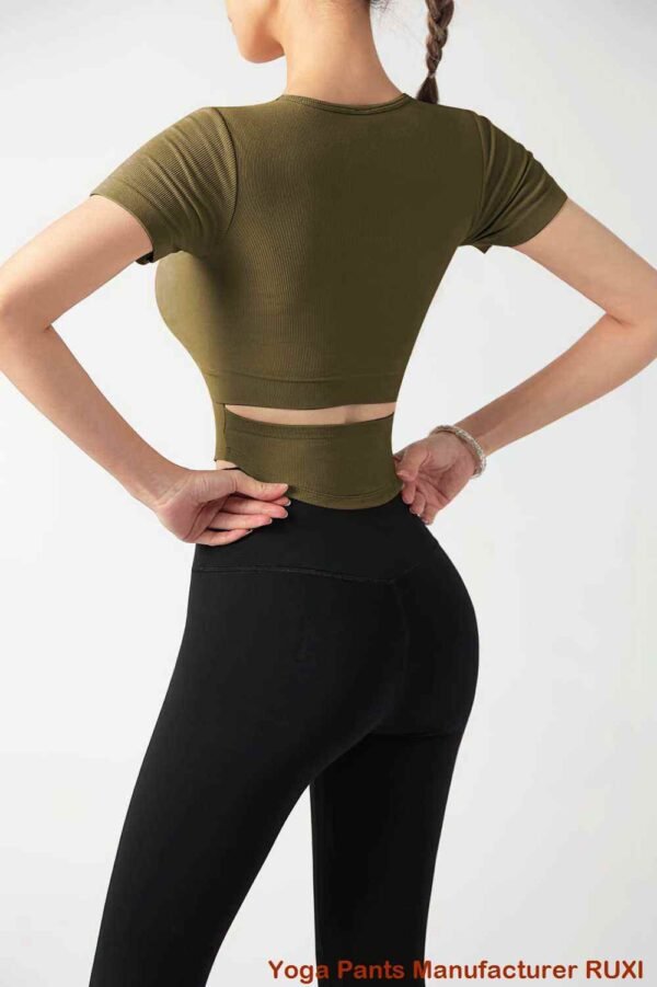 شورت جولف رجالي بقصّة Slim Fit